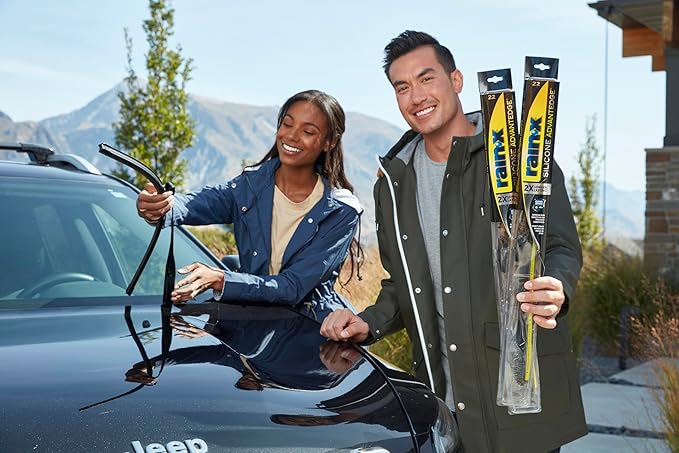 Rain-X Silicone AdvantEdge Wiper Blade 18" Windshield Wiper Blades Replacement, All-Weather Performance Lasts 2X Longer, Premium Beam, Installock Adapter for Easy Fit (Pack of 1)